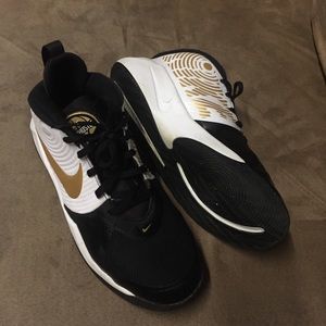 Boys Nike Team Quick Basketball shoes - size 4.5 Y